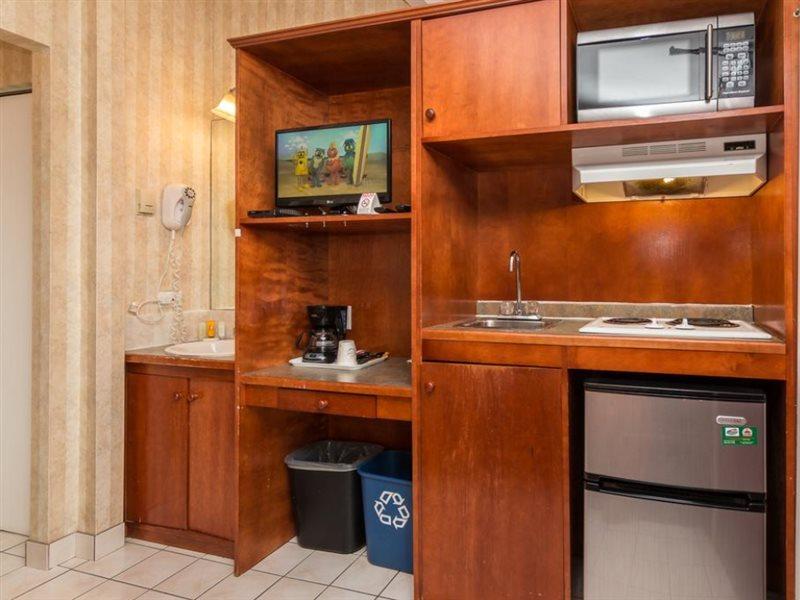 Canadas Best Value Inn Калгари Экстерьер фото
