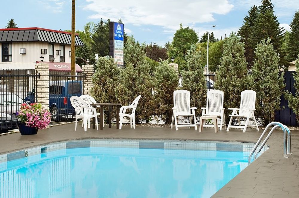 Canadas Best Value Inn Калгари Удобства фото