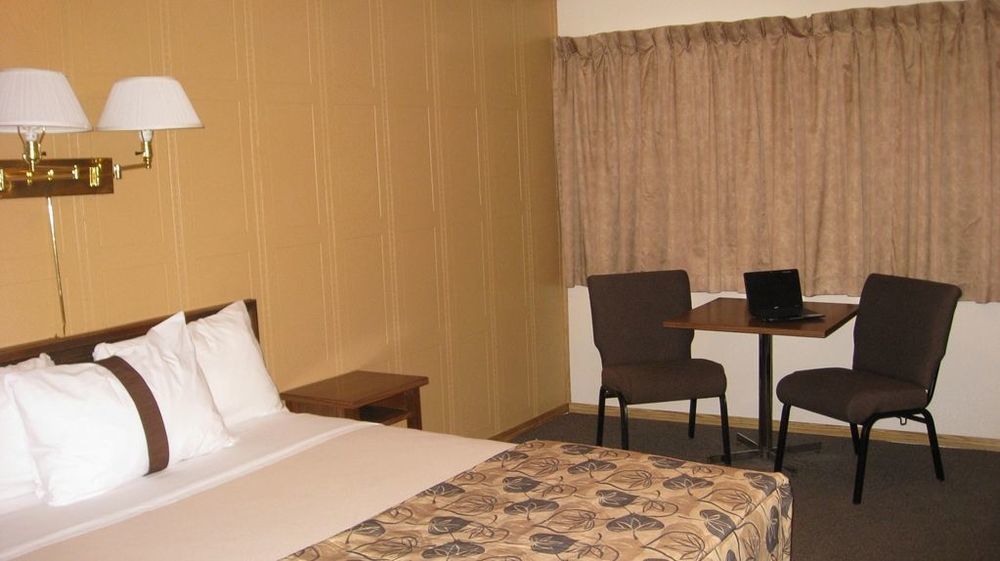 Canadas Best Value Inn Калгари Номер фото