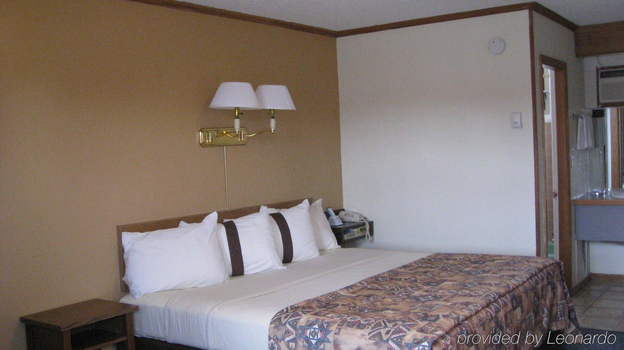 Canadas Best Value Inn Калгари Номер фото