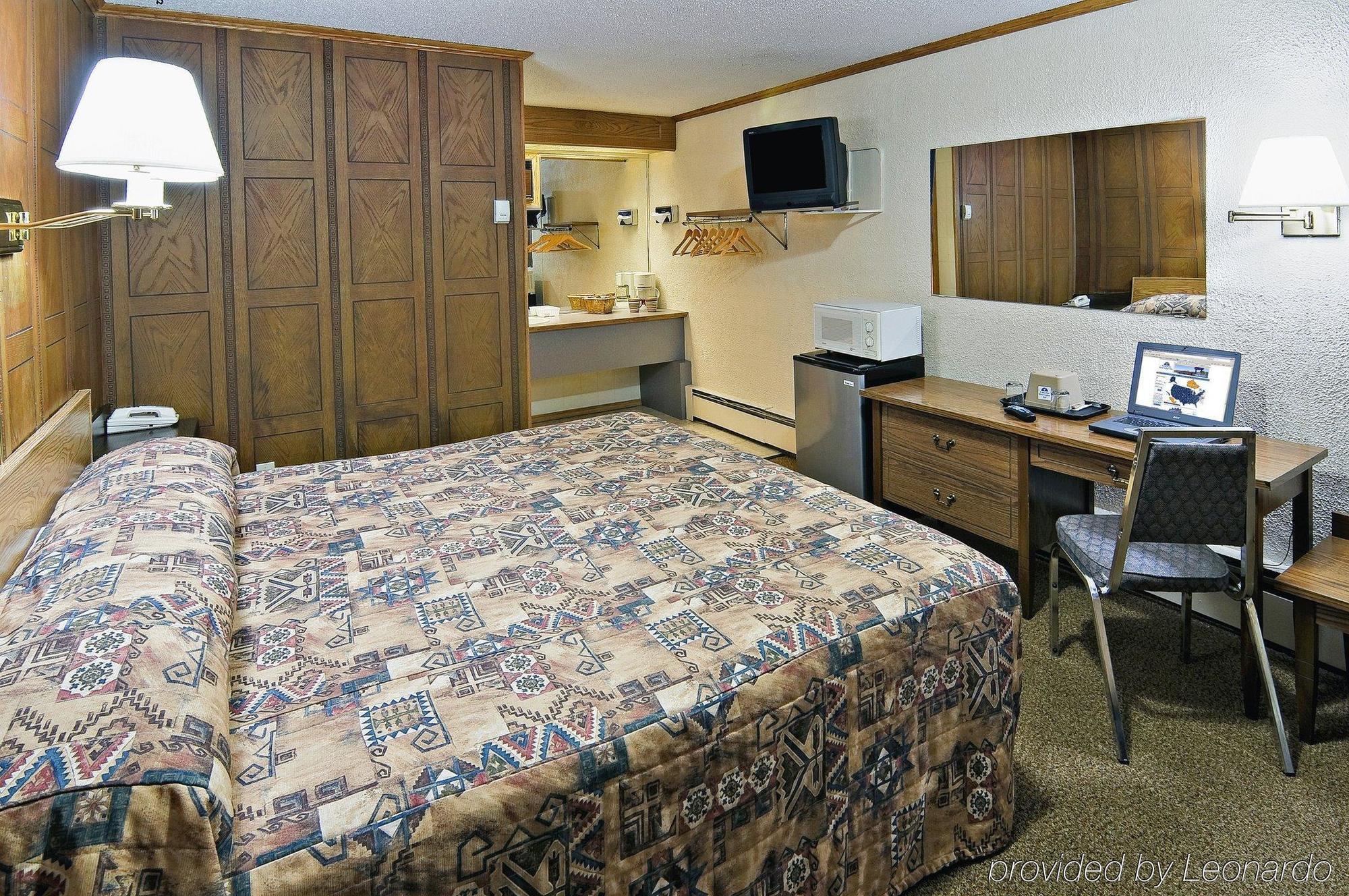 Canadas Best Value Inn Калгари Номер фото