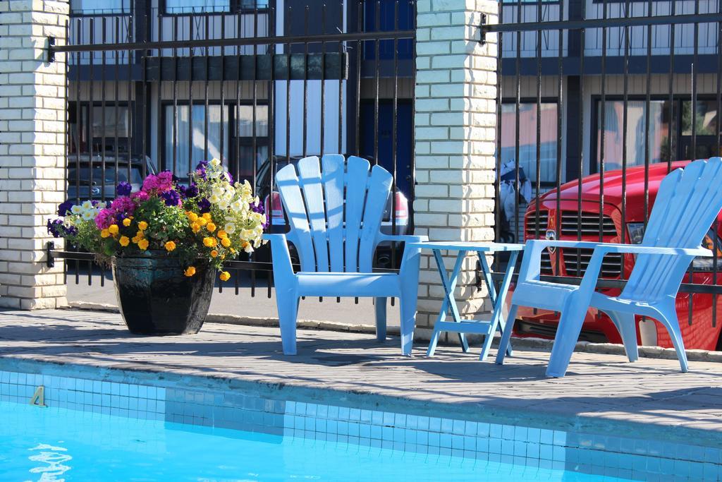 Canadas Best Value Inn Калгари Экстерьер фото