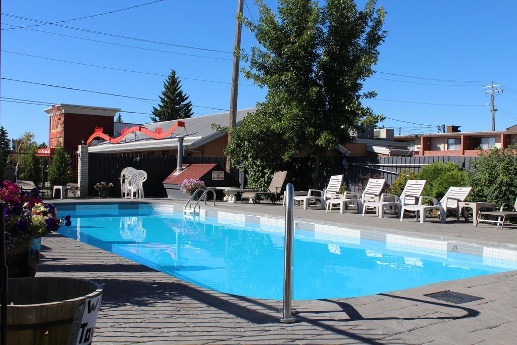 Canadas Best Value Inn Калгари Экстерьер фото