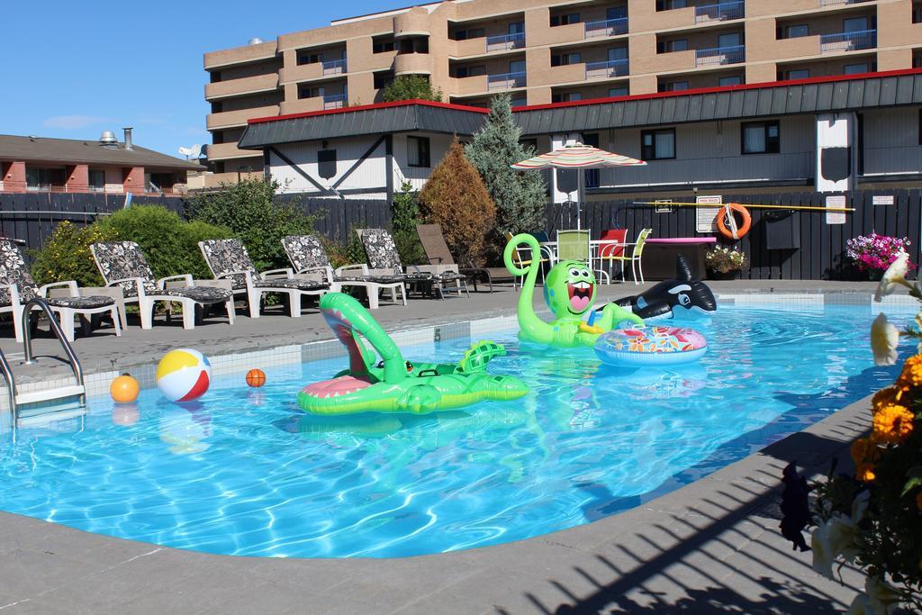 Canadas Best Value Inn Калгари Экстерьер фото