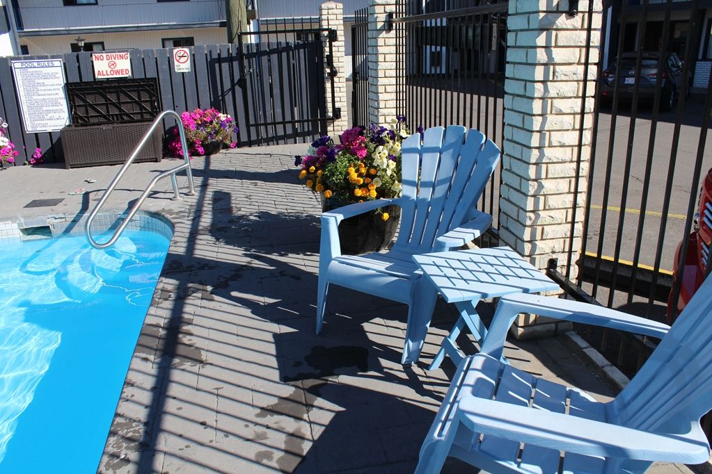 Canadas Best Value Inn Калгари Удобства фото