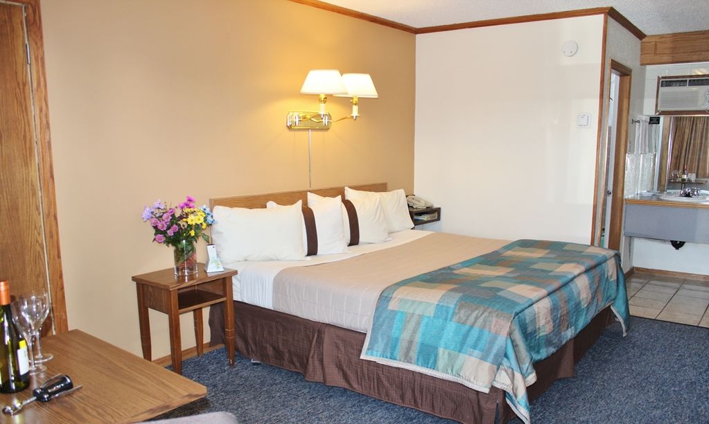 Canadas Best Value Inn Калгари Номер фото