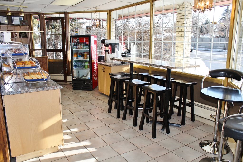 Canadas Best Value Inn Калгари Удобства фото