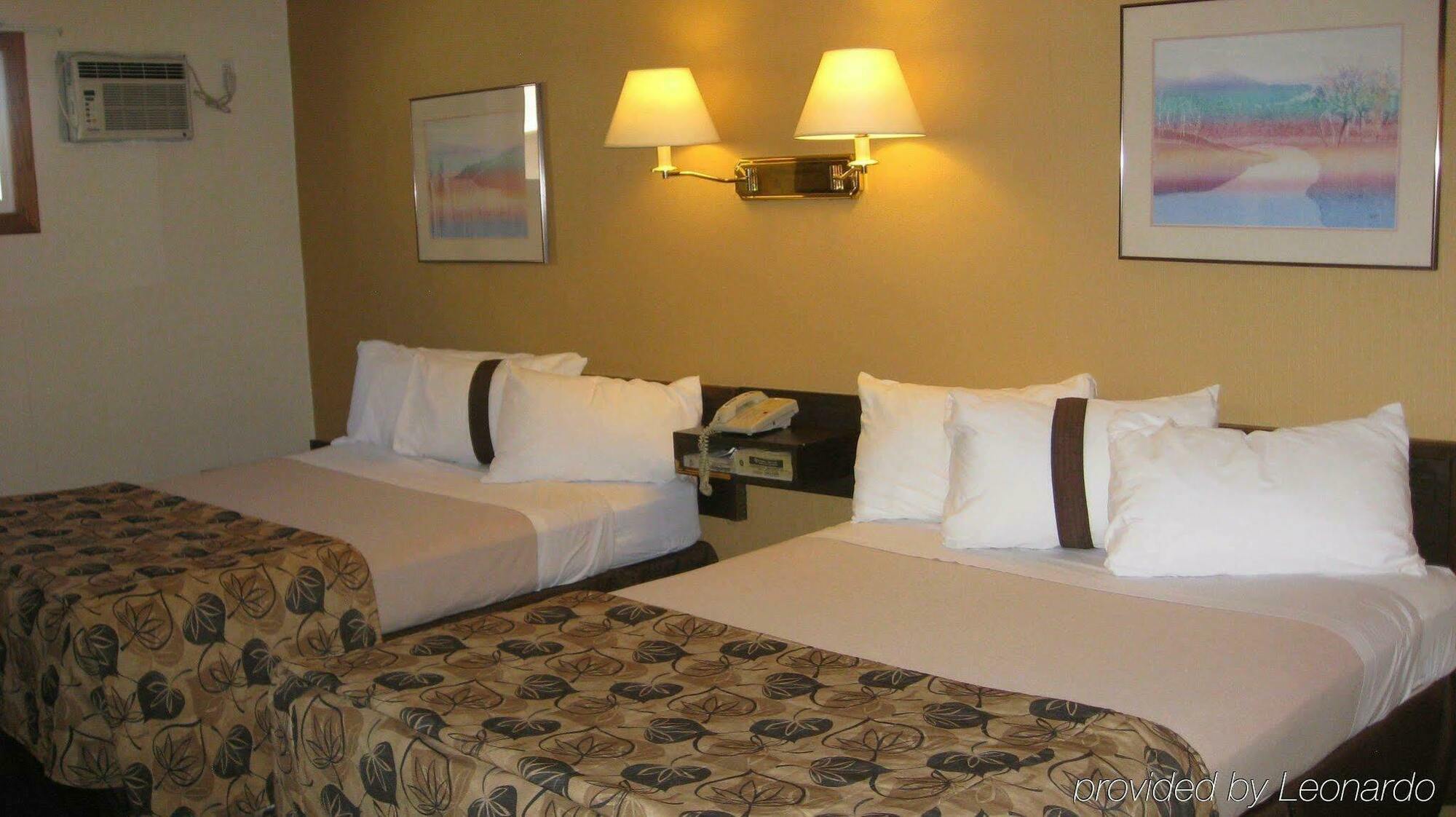 Canadas Best Value Inn Калгари Номер фото